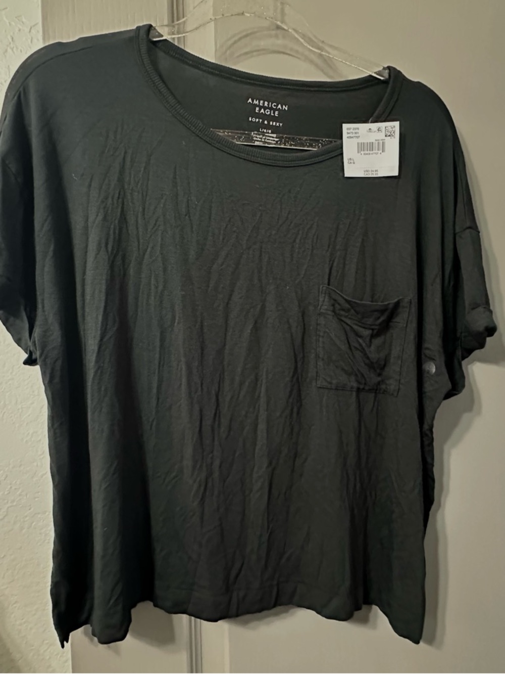 American Eagle Outfitters Women’s Cropped Black Crew Pocket Tee